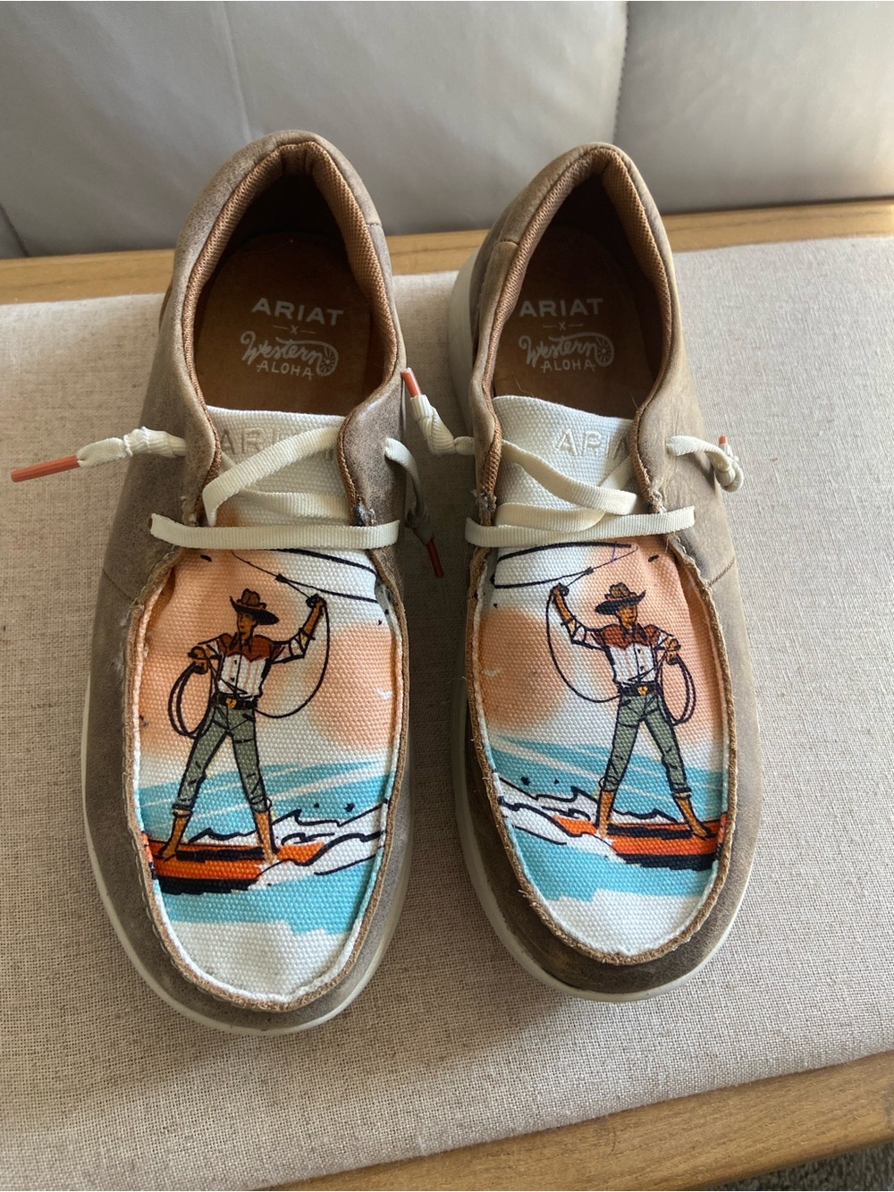 ARIAT WOMEN'S HILO WESTERN ALOHA SHOE Size 9